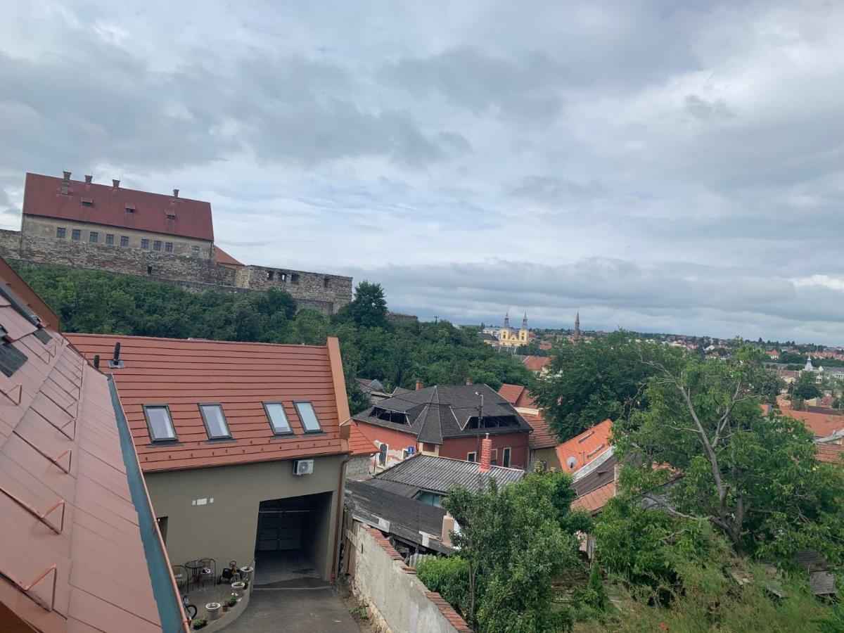 Castle Hill Premium * Erlau
